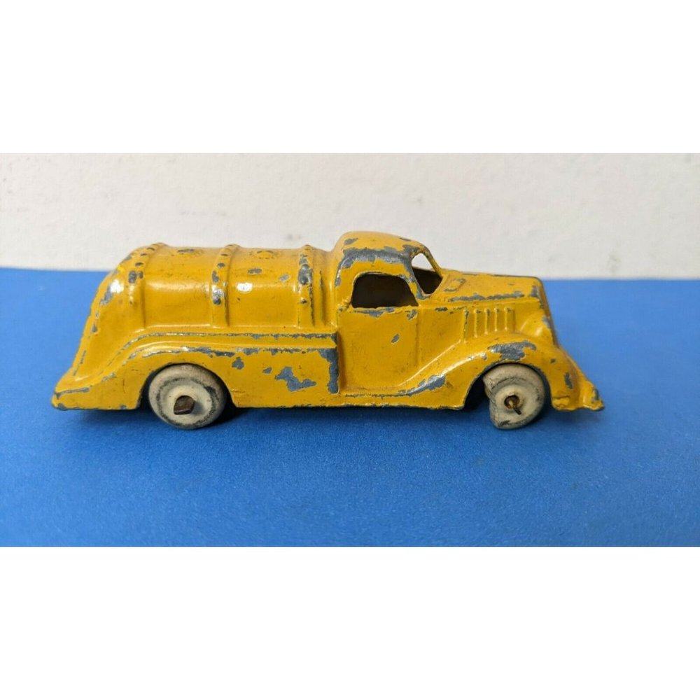 ANTIQUE YELLOW TANKER TRUCK CAST IRON HUBLEY TOY Ca. 1930's 3 1/2" Long